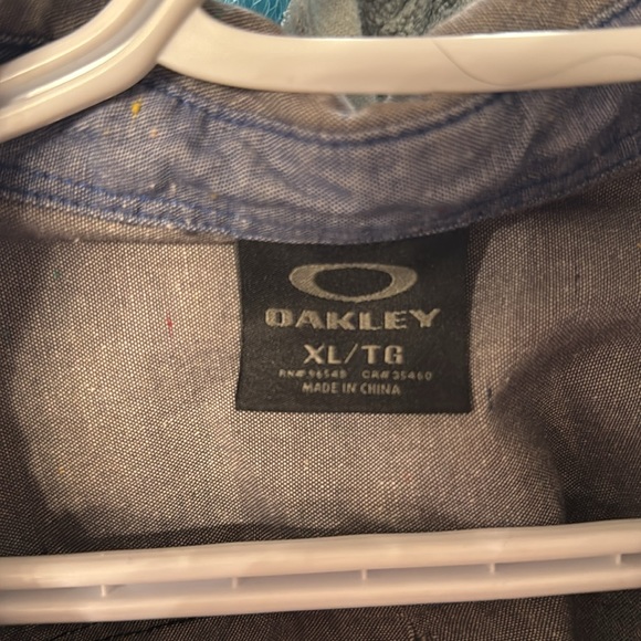 XL Oakley Button Up Shirt - Picture 6 of 6